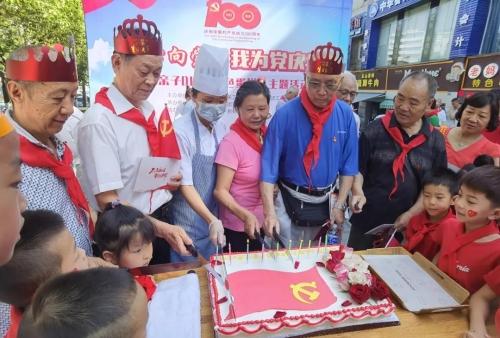上高东收费所开展“高速一路 你我同行”送温暖活动